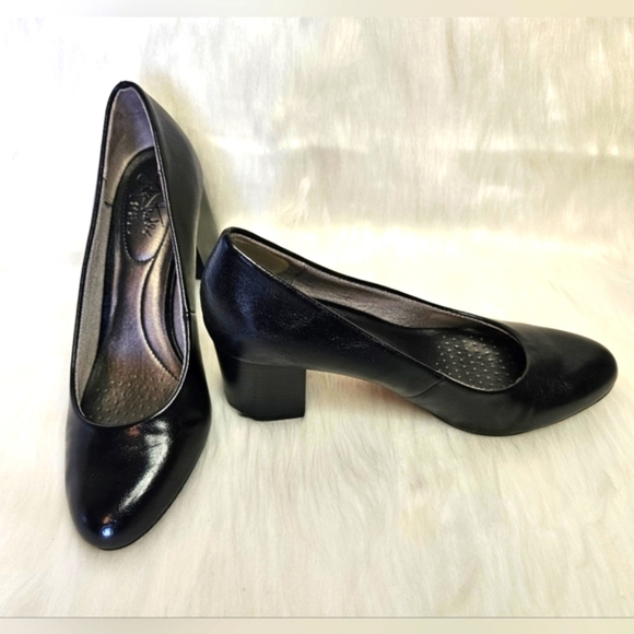 Life Stride Soft Style Cushioned Flex Classic Black Heels - Picture 2 of 7